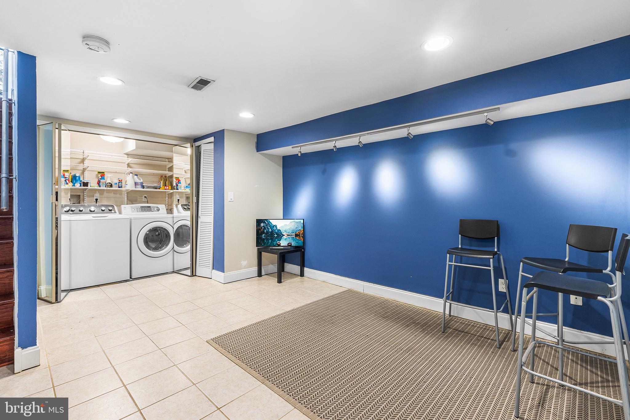 GIRARD ESTATES - Residential