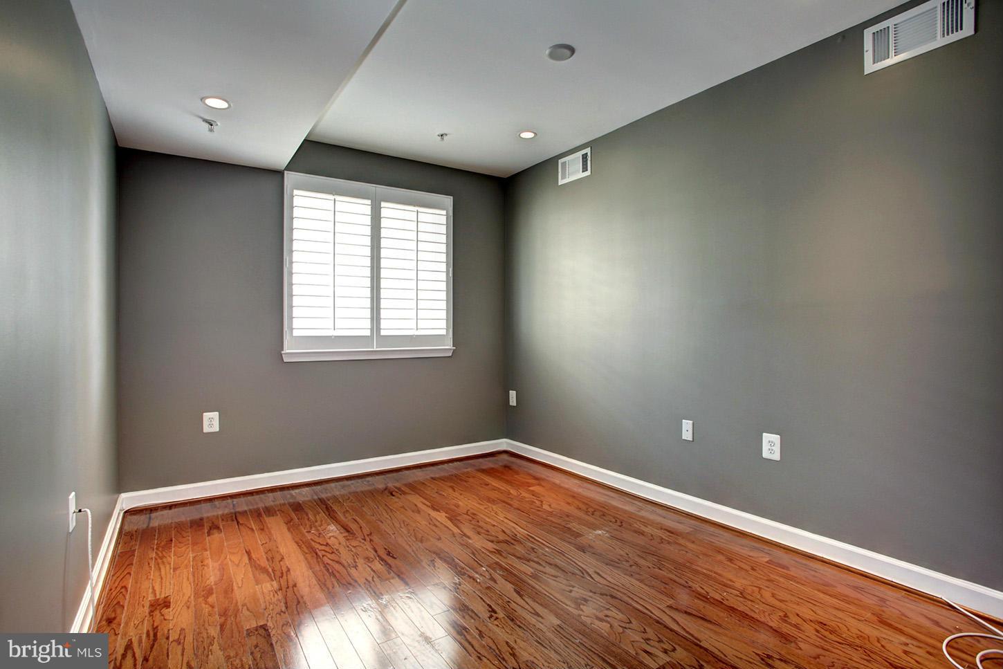 WEST VILLAGE OF SHIRLINGTON - Residential