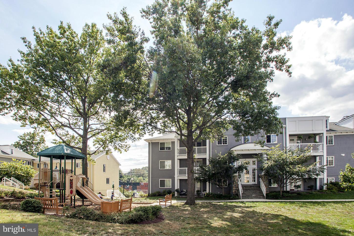 WEST VILLAGE OF SHIRLINGTON - Residential