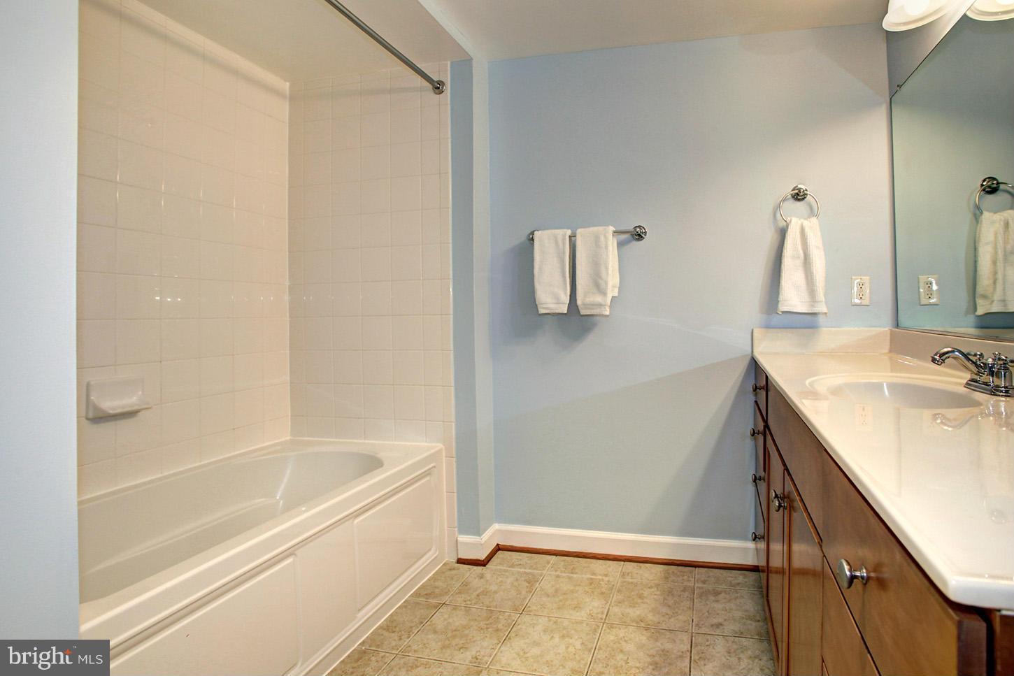 WEST VILLAGE OF SHIRLINGTON - Residential