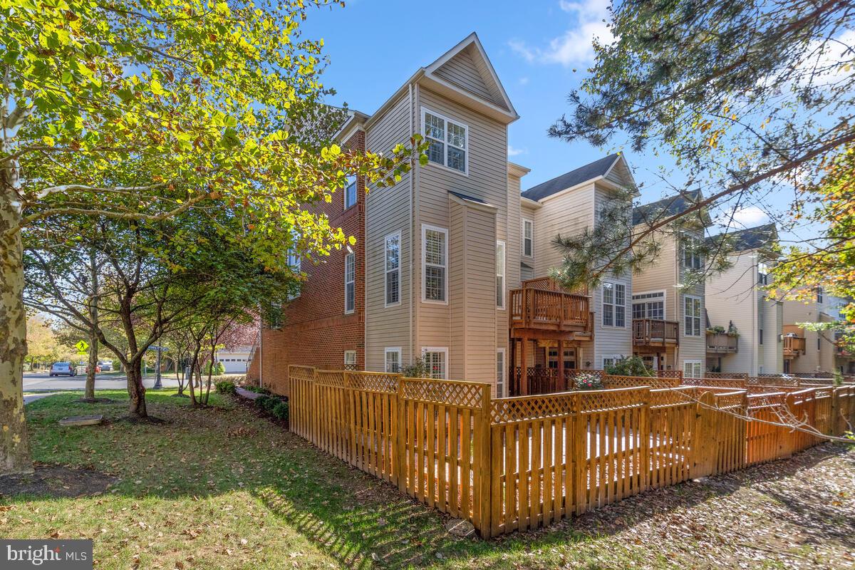 BROADLANDS SOUTH - Residential Lease