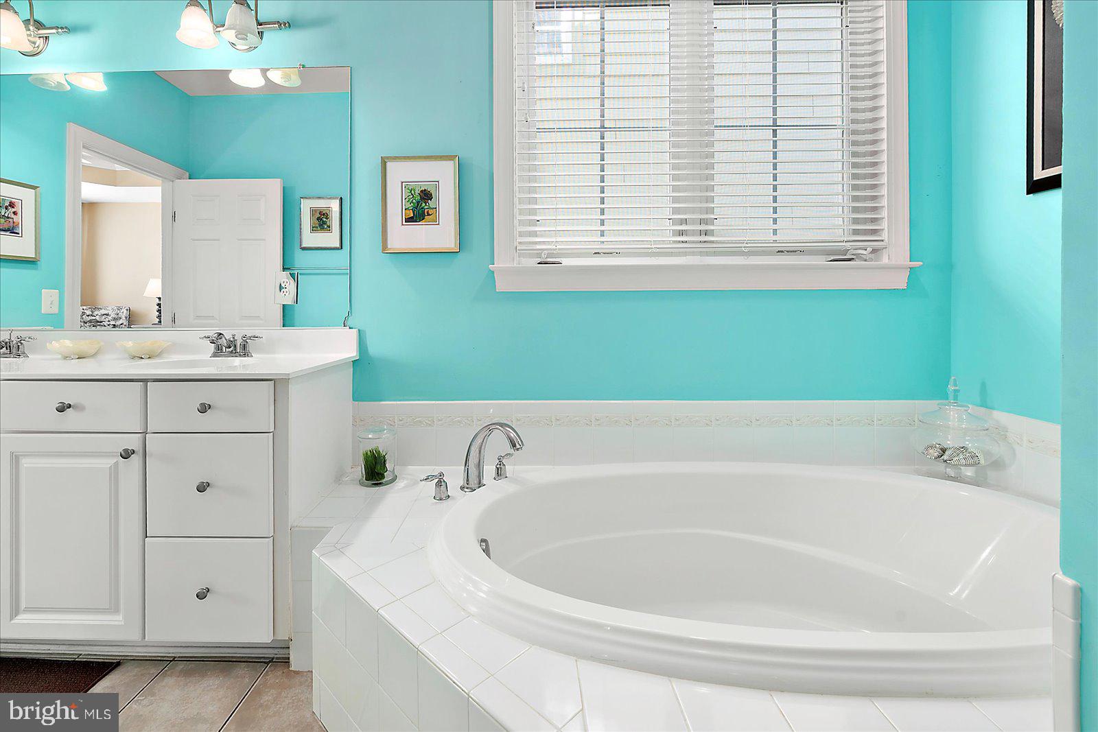 SUNSET ISLAND - Residential