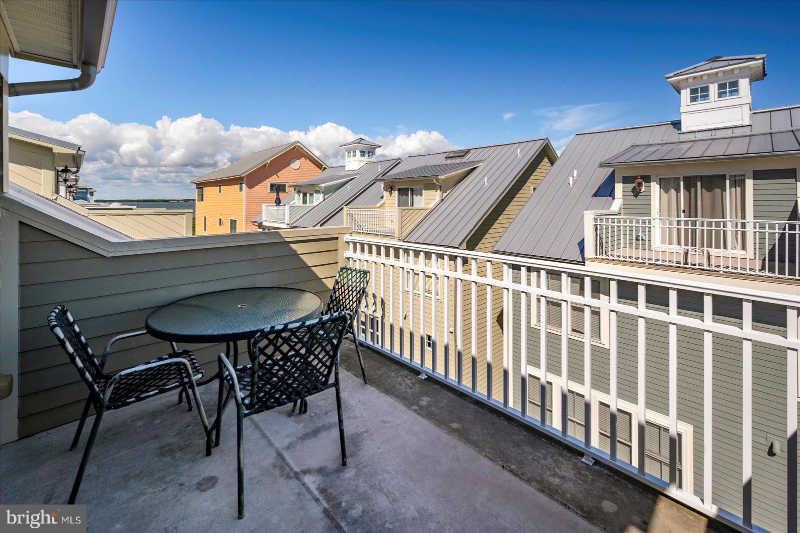 SUNSET ISLAND - Residential