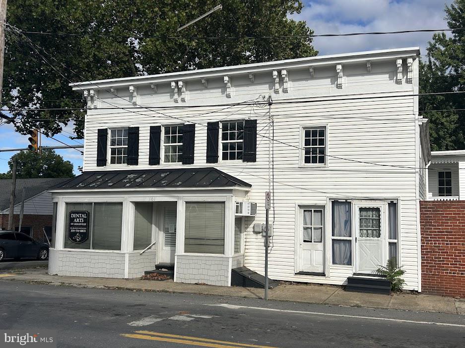 TOWN OF HEDGESVILLE - Residential