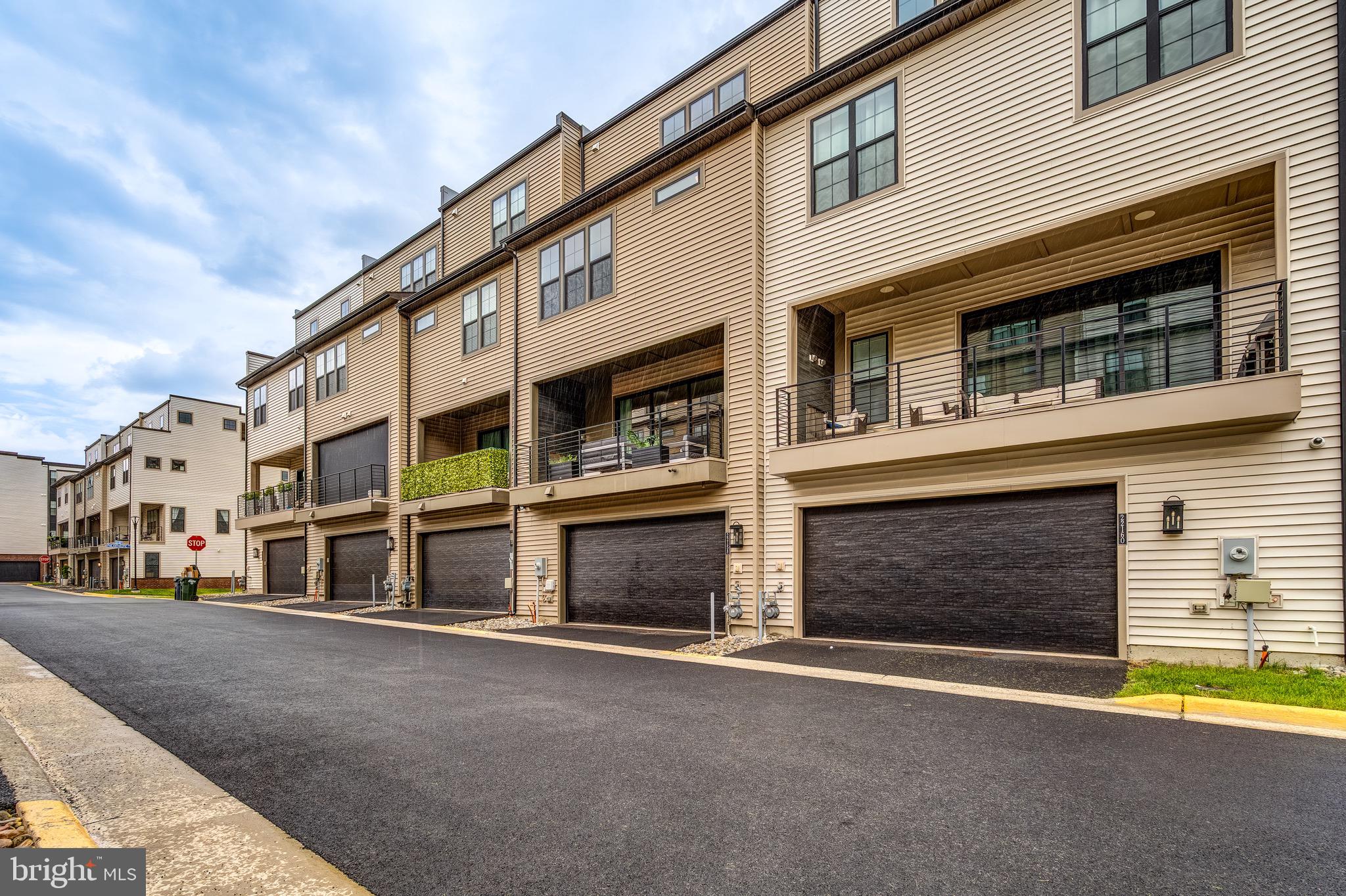 METRO WALK AT MOOREFIELD STATION - Residential