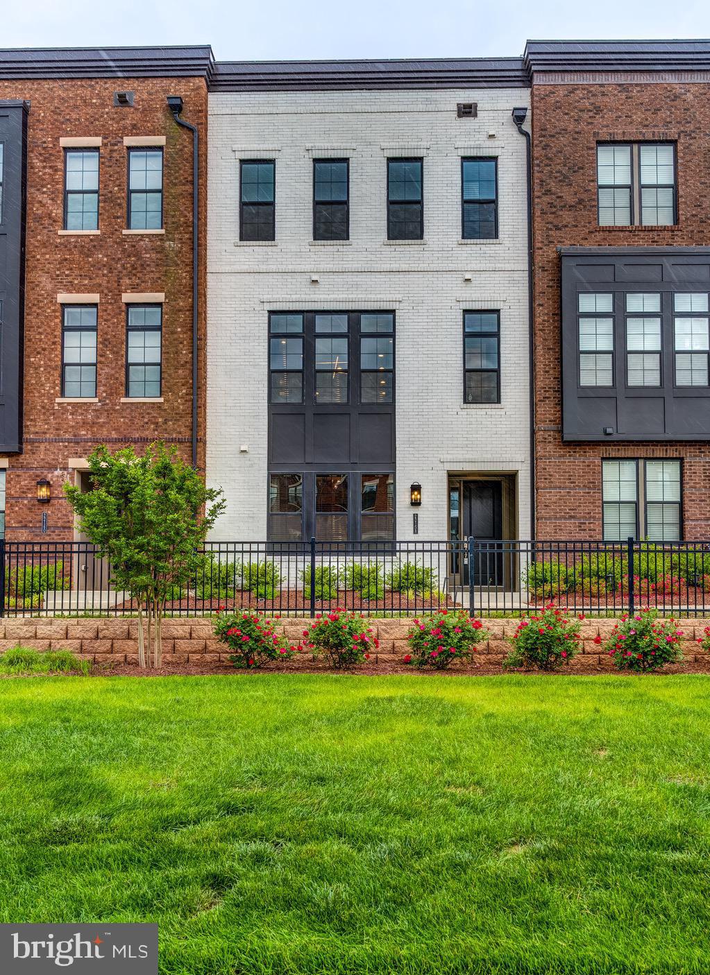 METRO WALK AT MOOREFIELD STATION - Residential