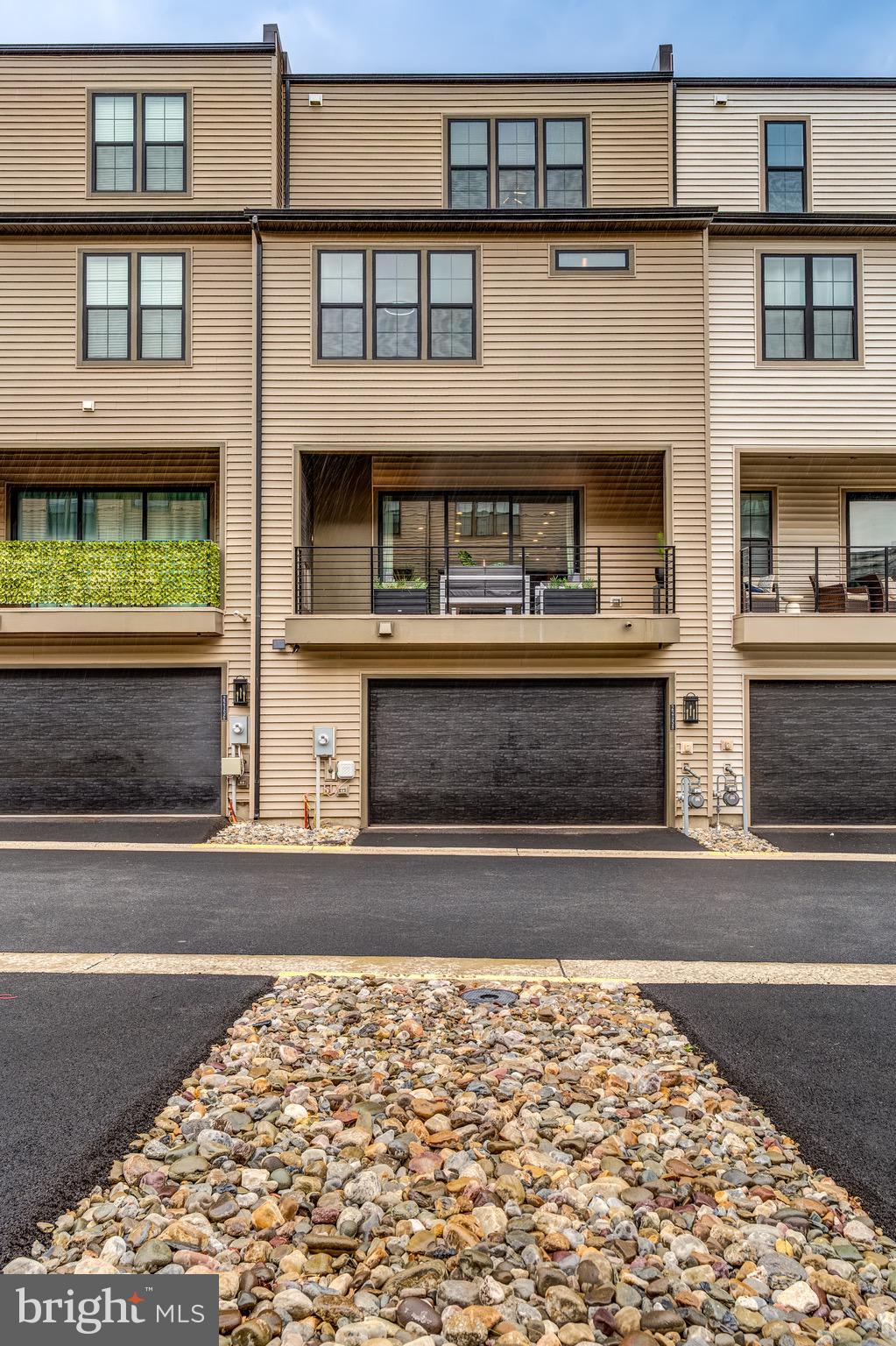 METRO WALK AT MOOREFIELD STATION - Residential