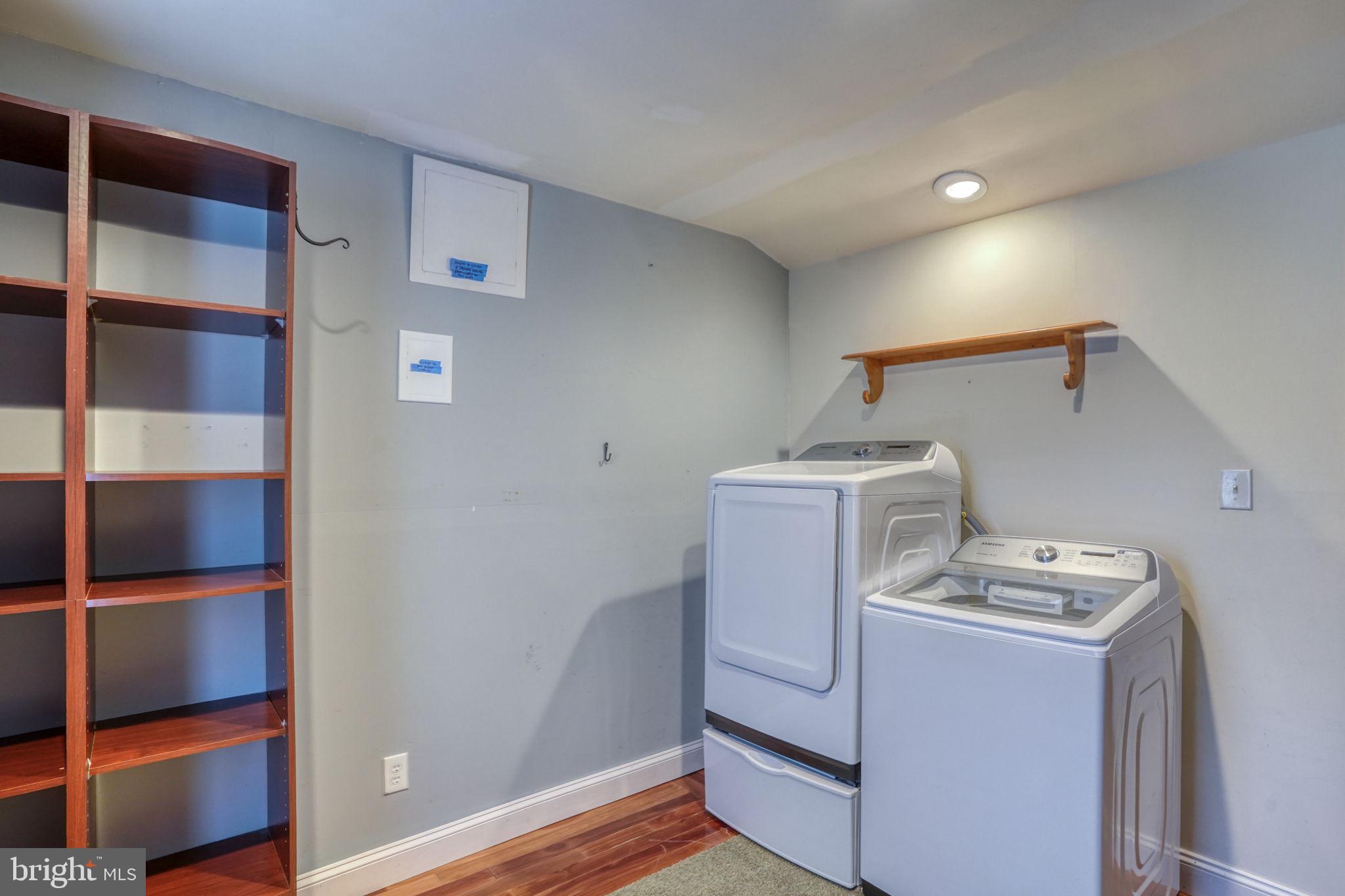 KENSINGTON COURTS - Residential