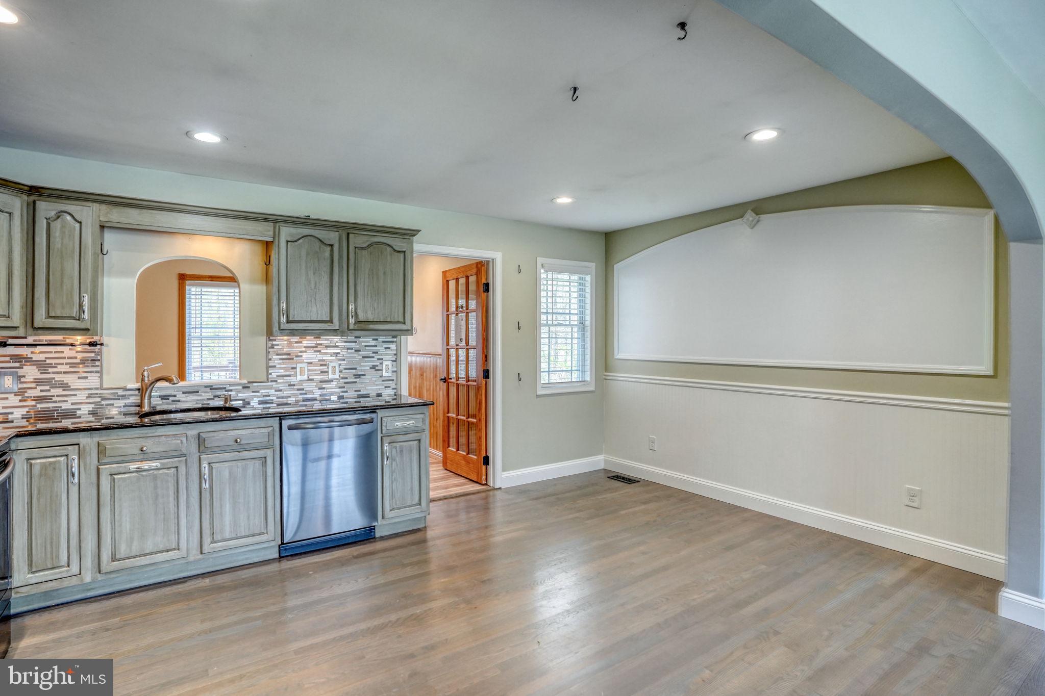 KENSINGTON COURTS - Residential