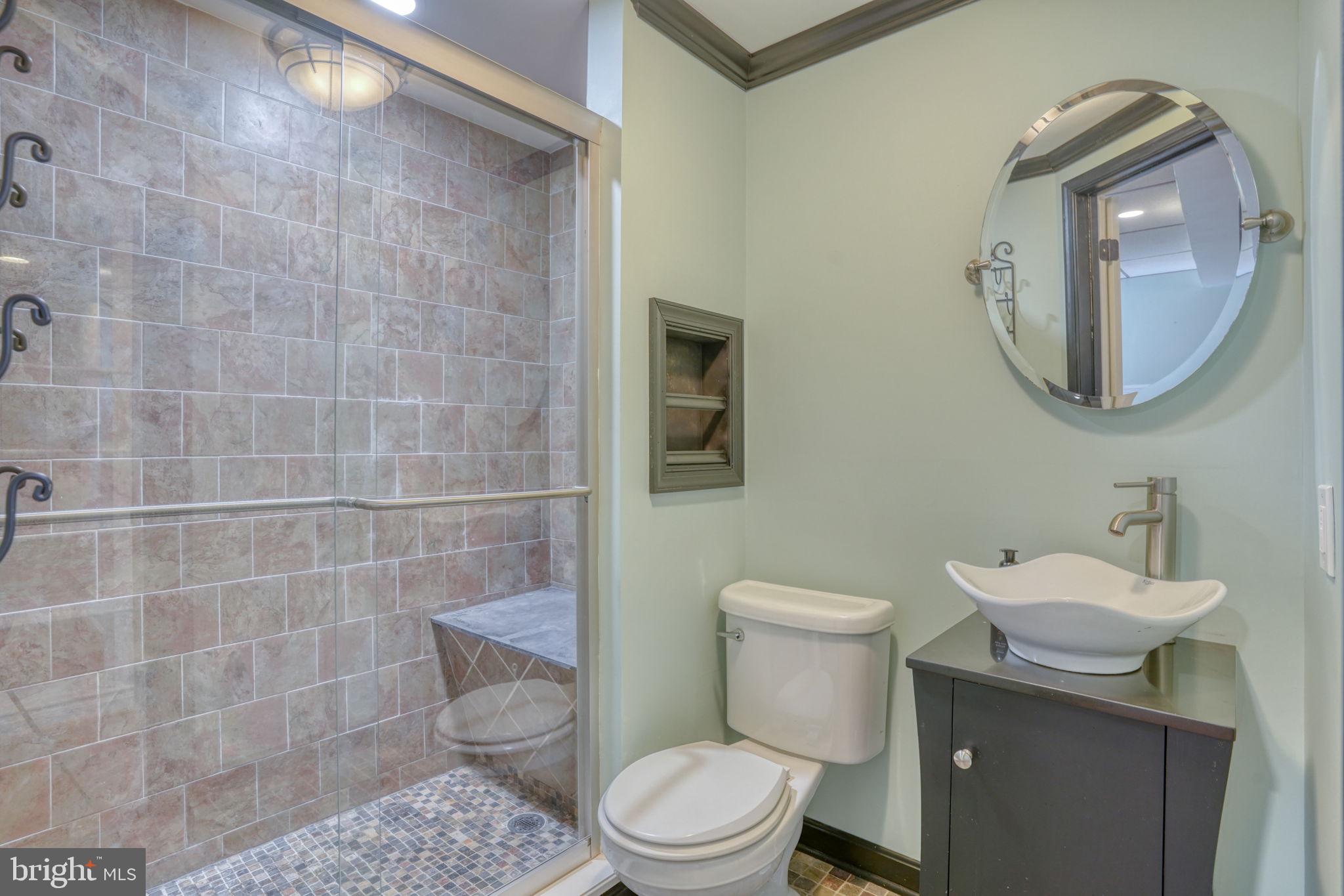 KENSINGTON COURTS - Residential