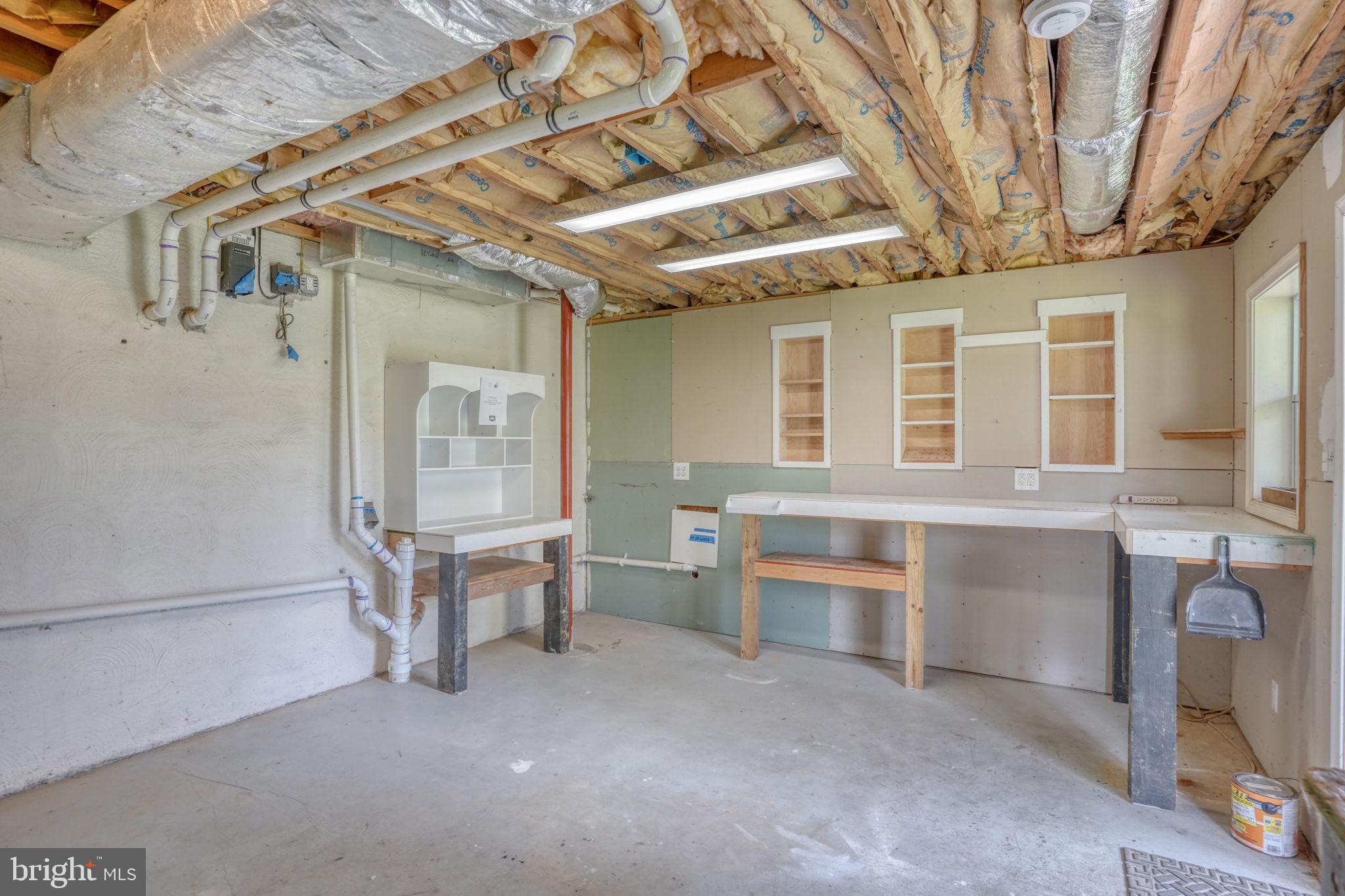 KENSINGTON COURTS - Residential