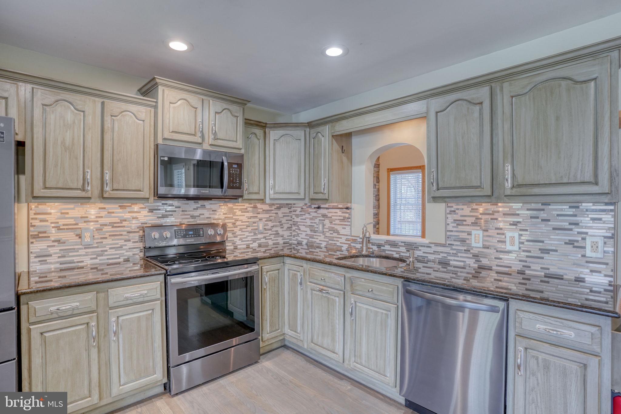 KENSINGTON COURTS - Residential