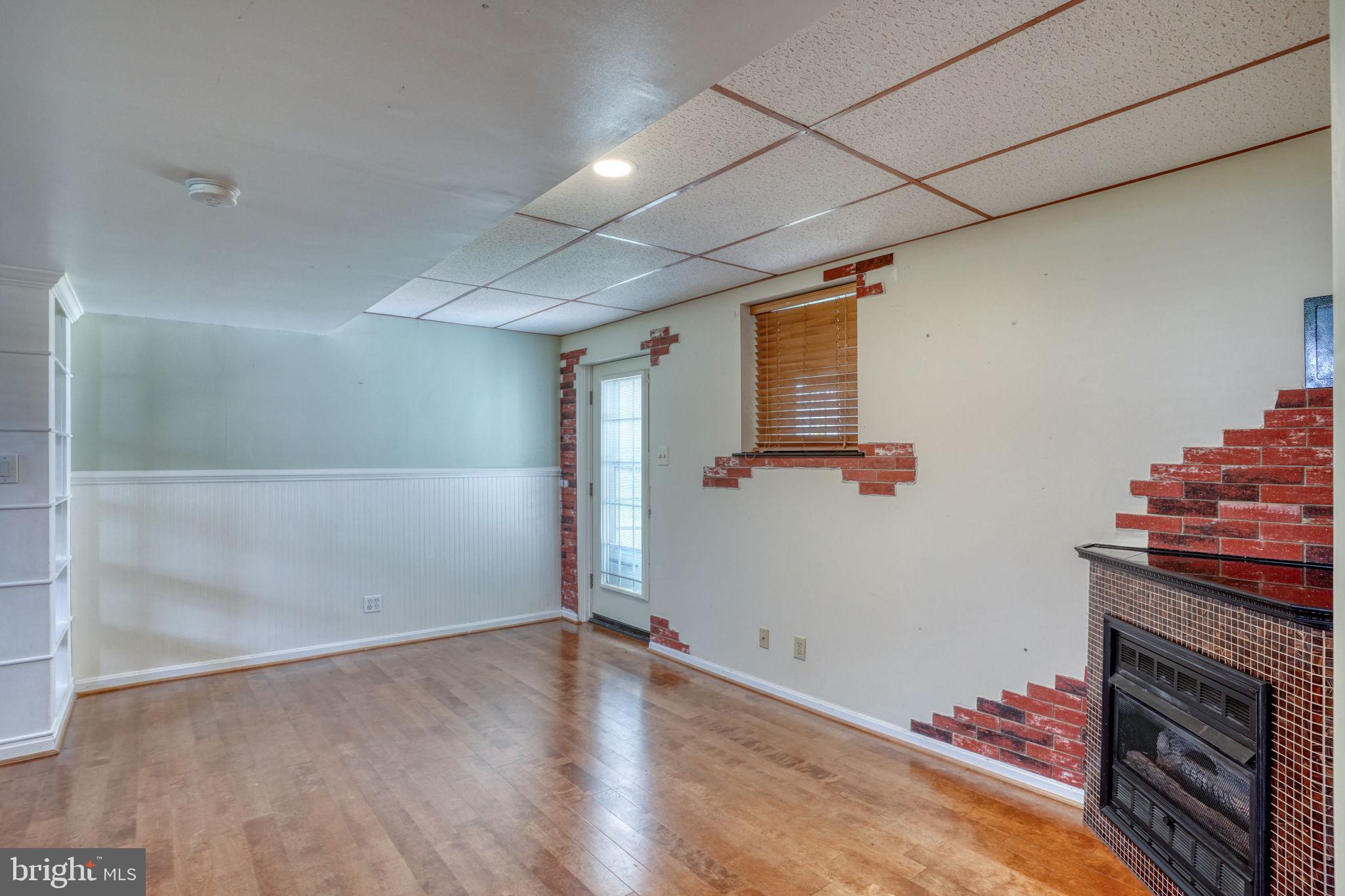 KENSINGTON COURTS - Residential