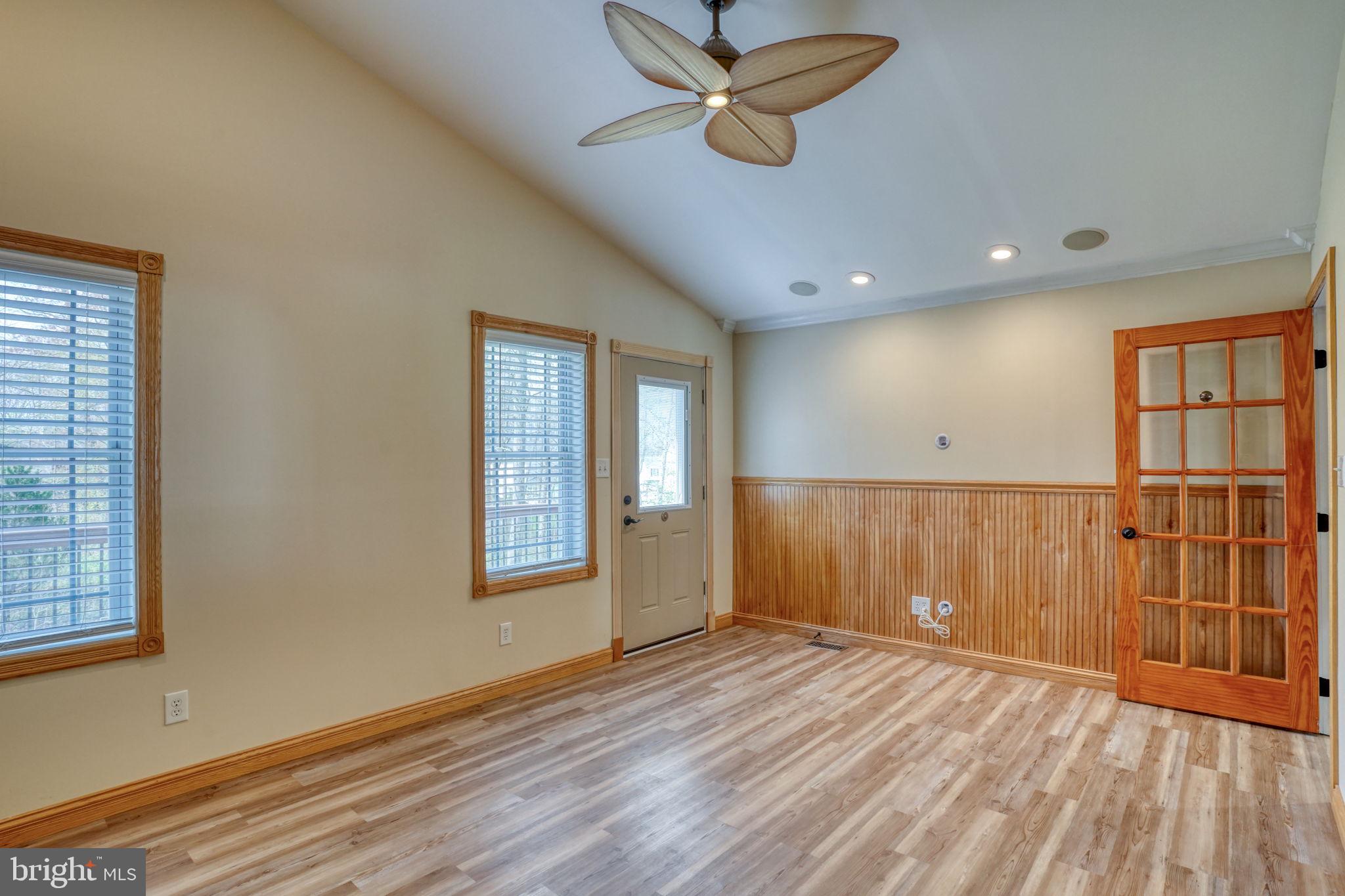 KENSINGTON COURTS - Residential