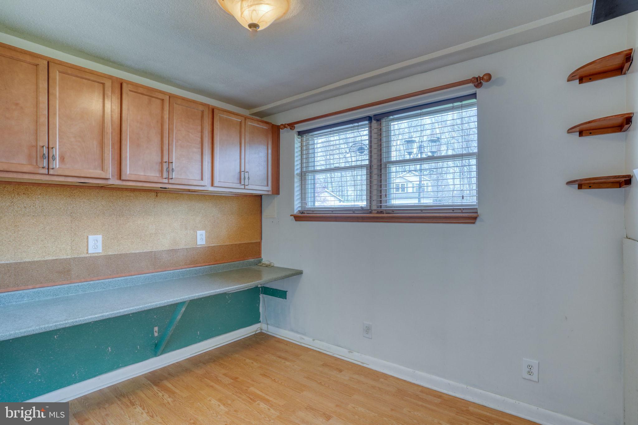 KENSINGTON COURTS - Residential