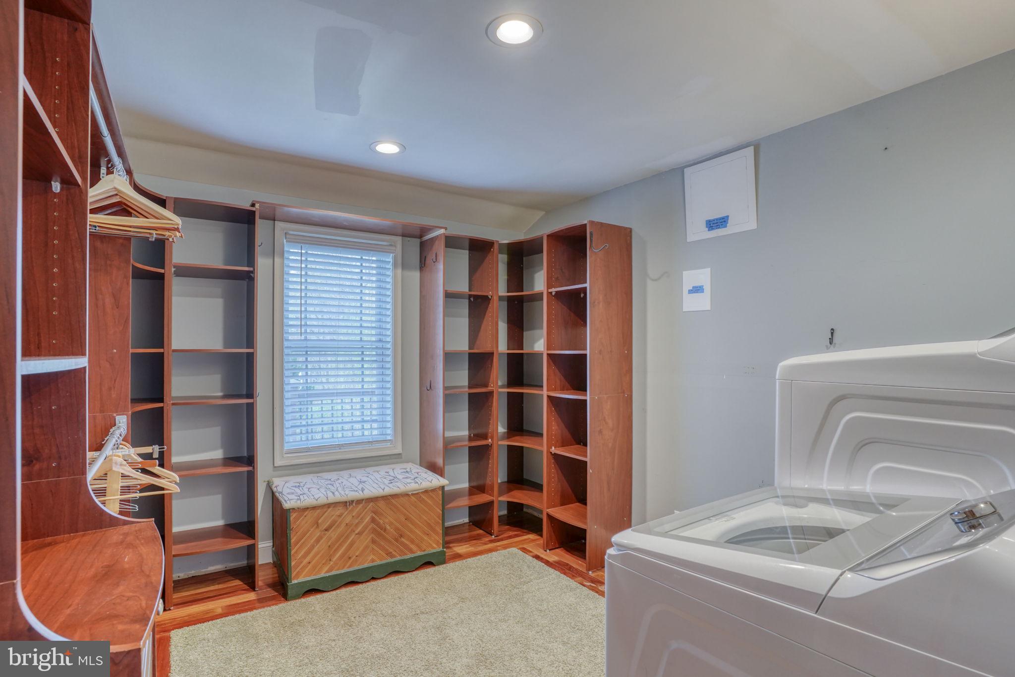 KENSINGTON COURTS - Residential