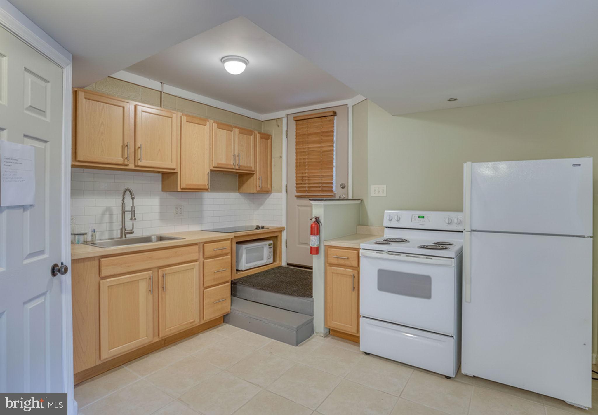 KENSINGTON COURTS - Residential