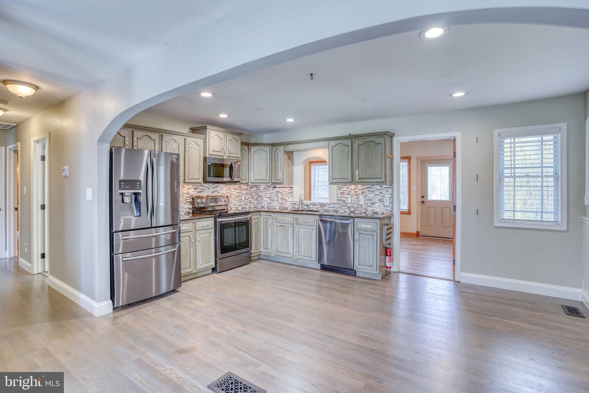 KENSINGTON COURTS - Residential