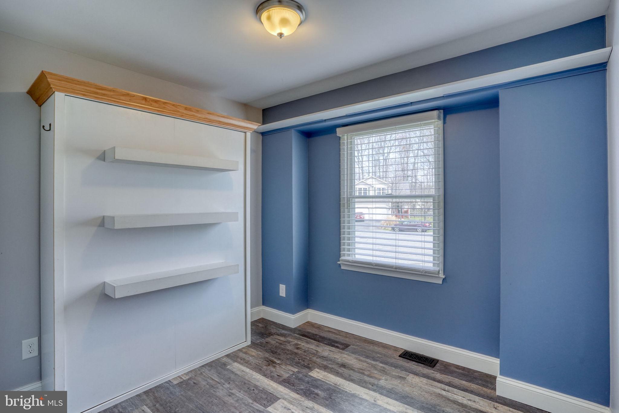 KENSINGTON COURTS - Residential