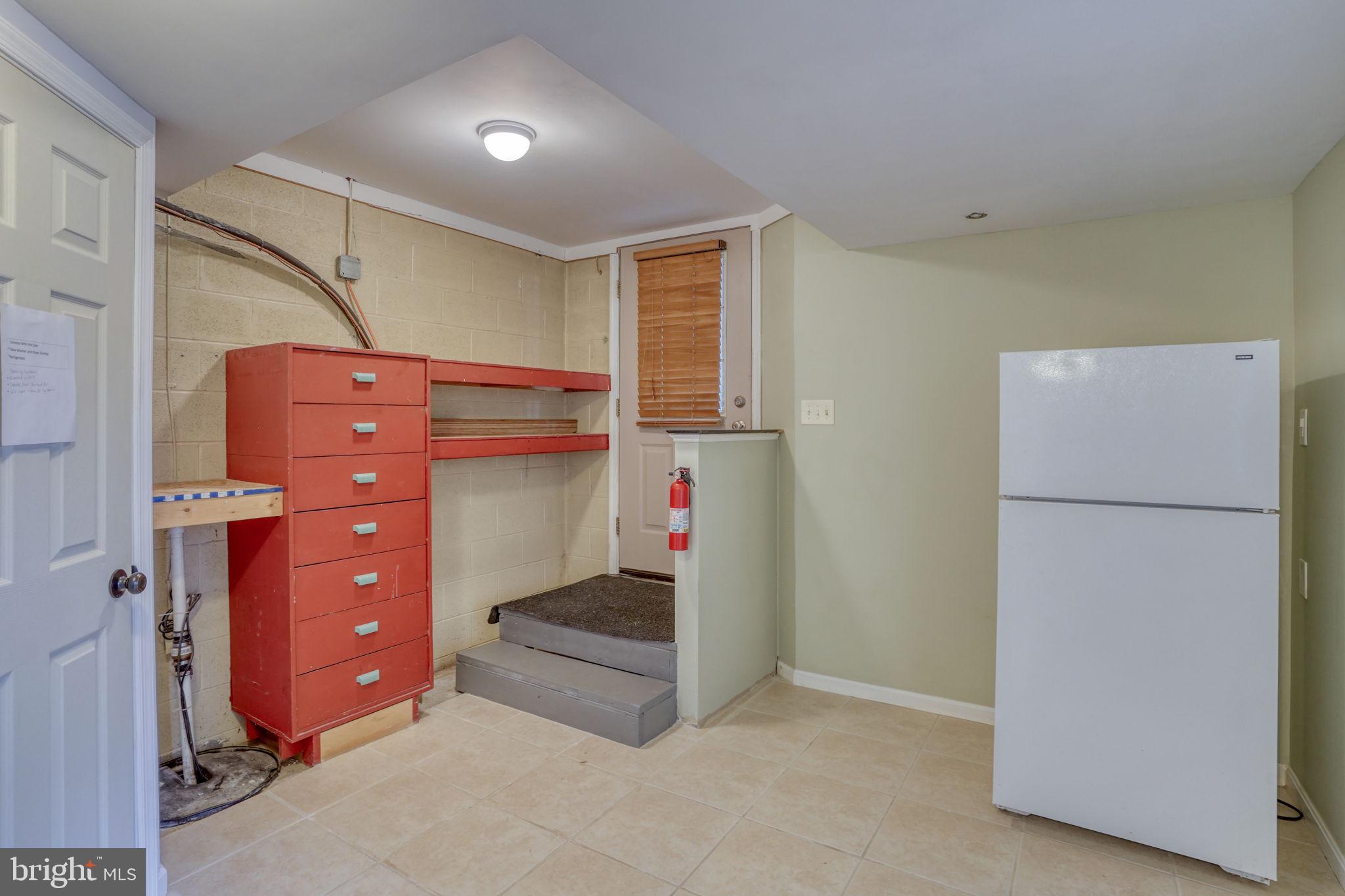 KENSINGTON COURTS - Residential