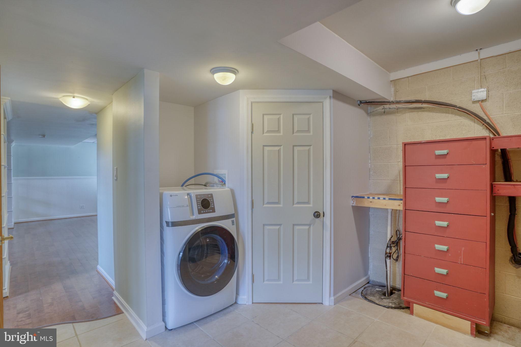 KENSINGTON COURTS - Residential