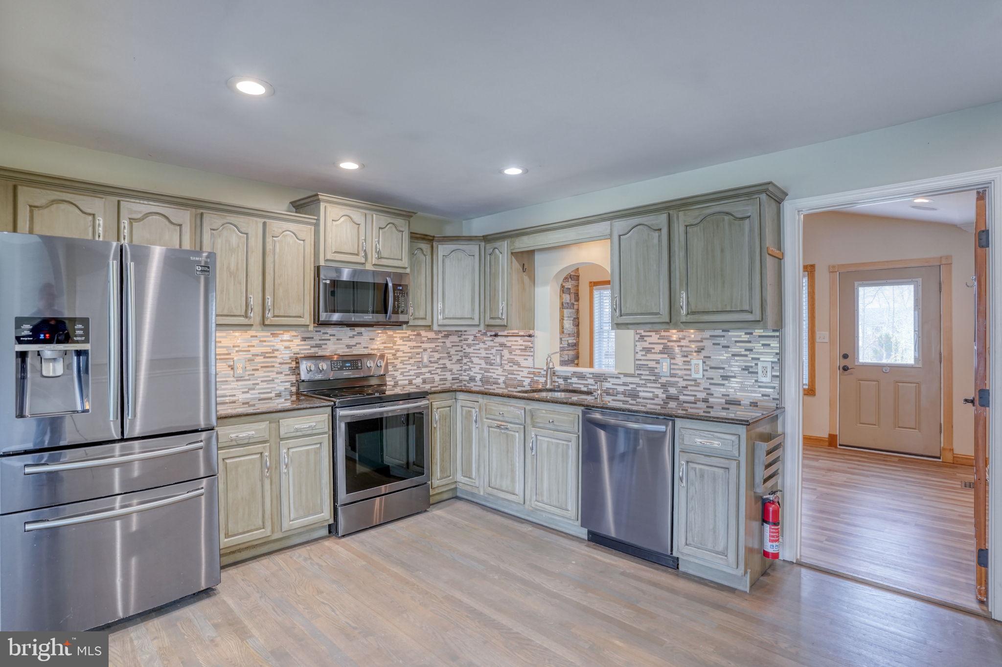 KENSINGTON COURTS - Residential