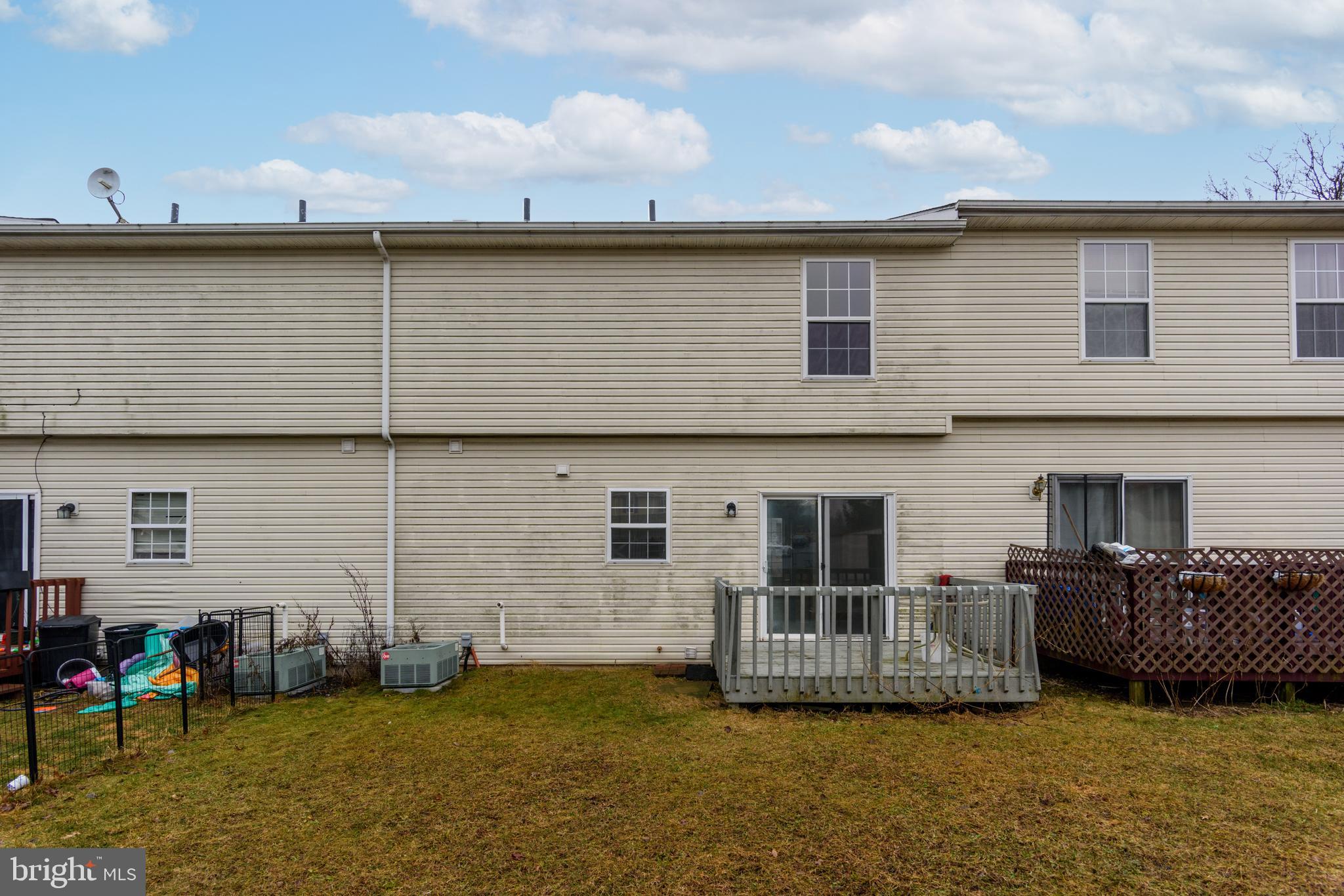 LAUREL HILLS NORTH - Residential