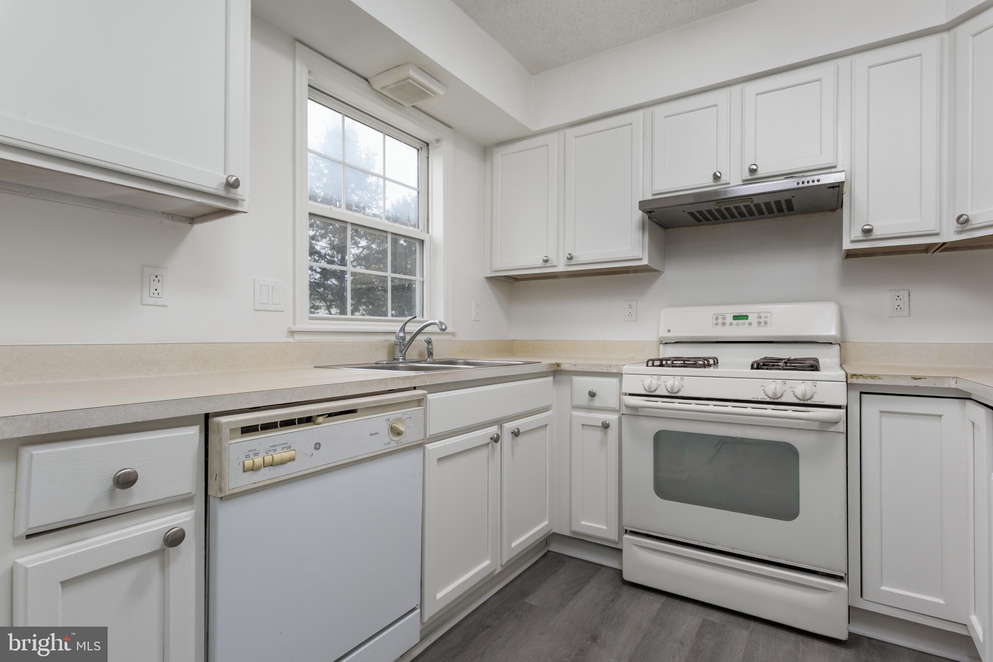 LAUREL HILLS NORTH - Residential