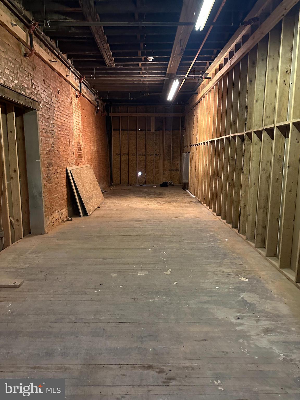 2206 N FRONT STREET COMMERCIAL