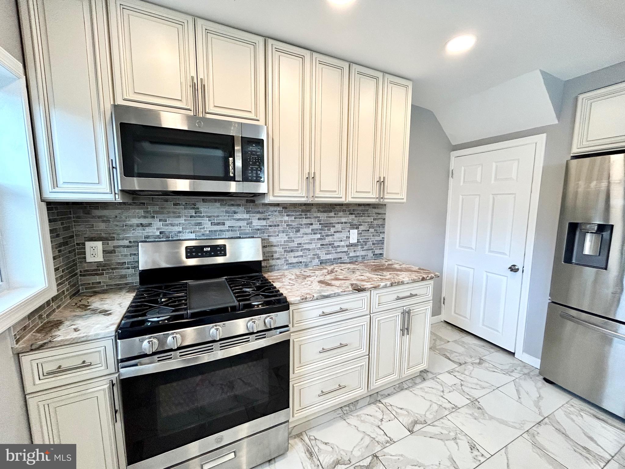 HAWTHORNE - Residential Lease