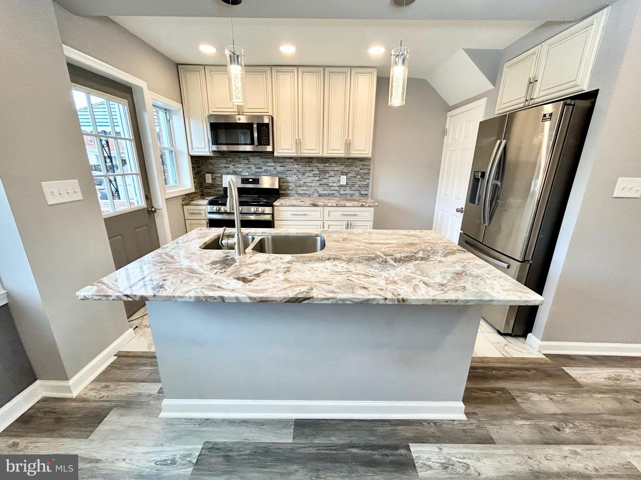 HAWTHORNE - Residential Lease