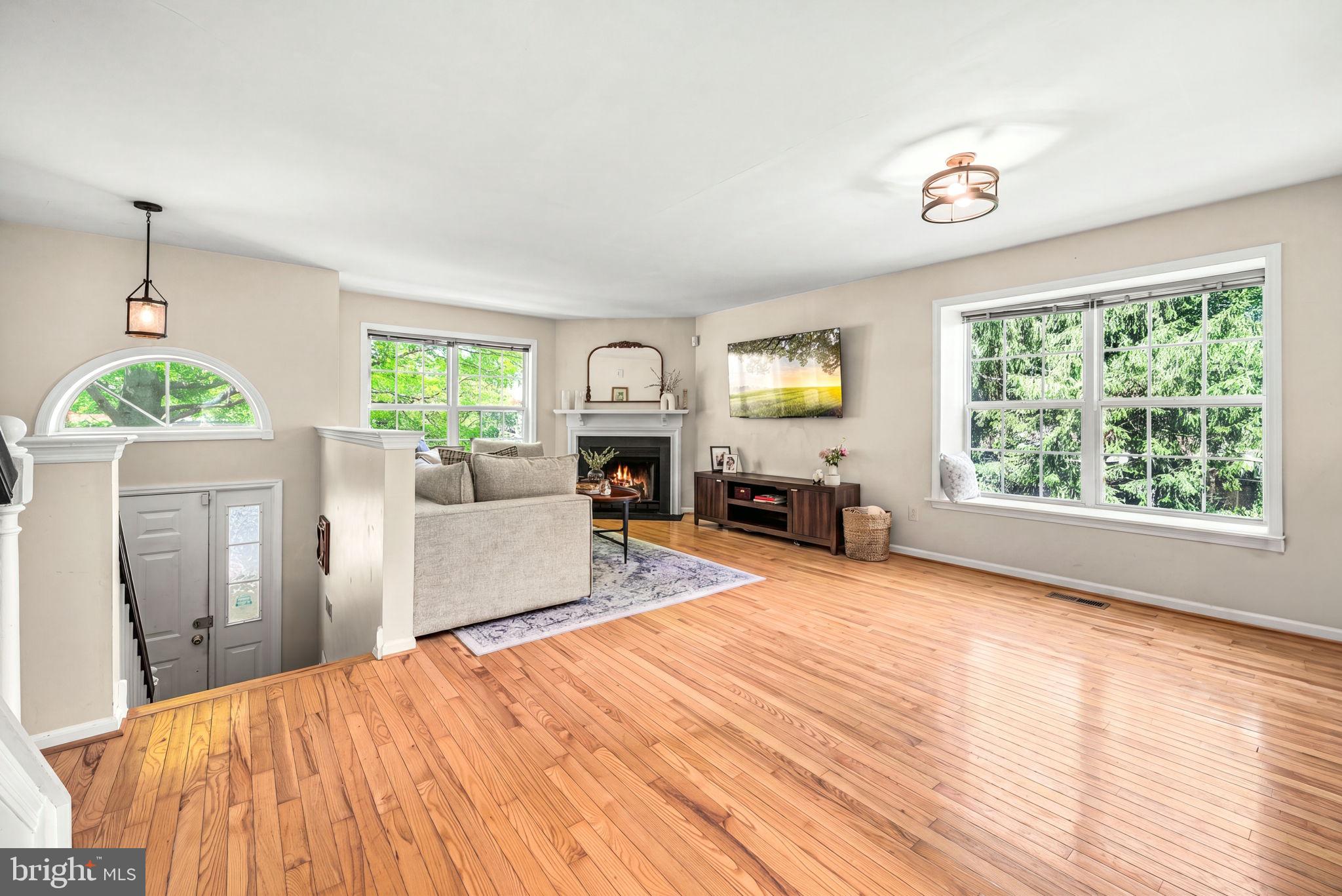 822 BRETTINGHAM COURT 909