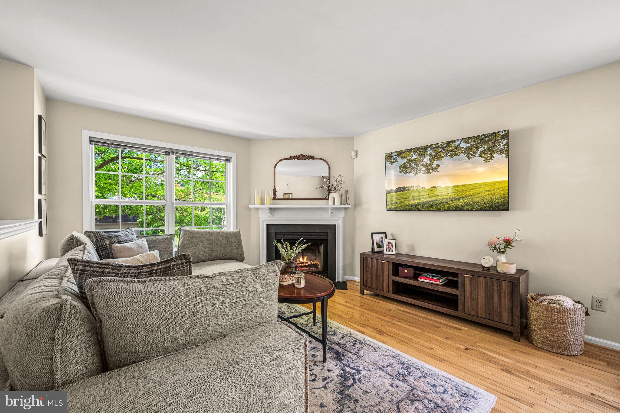 822 BRETTINGHAM COURT 909