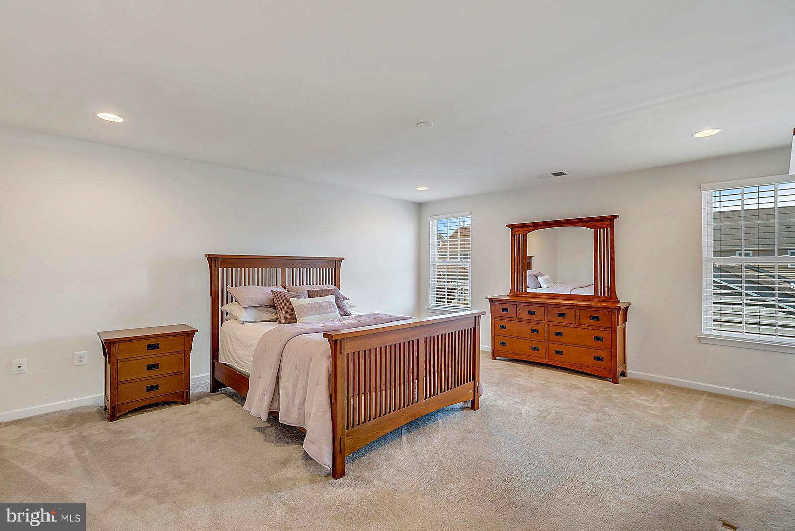 SOUTH RIDING - Residential