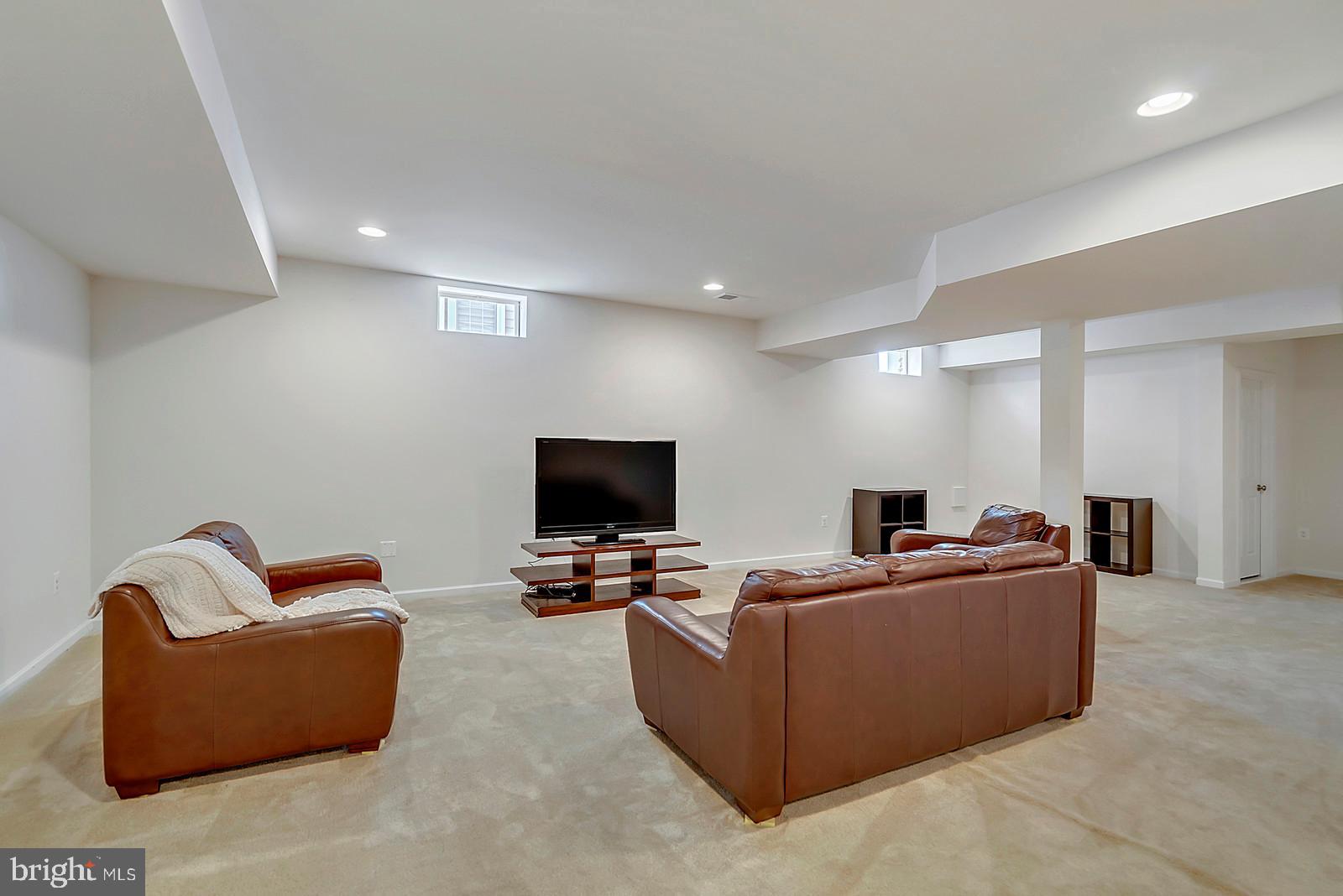 SOUTH RIDING - Residential