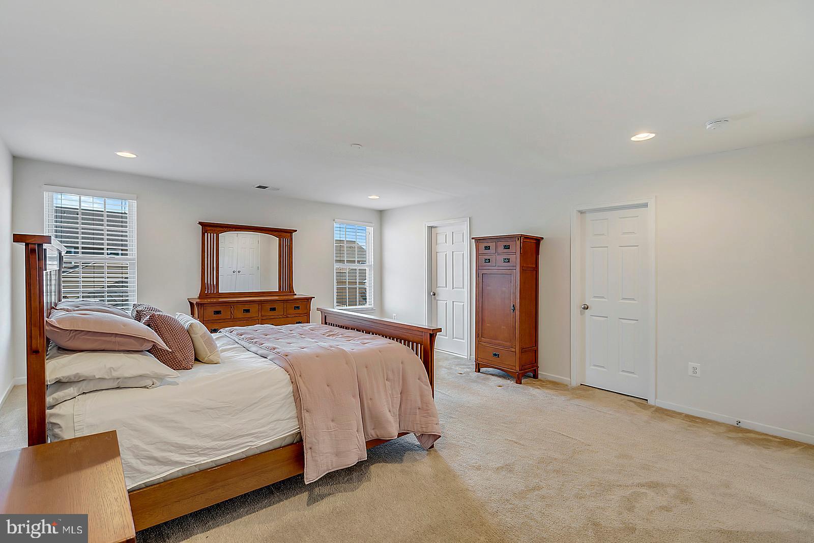 SOUTH RIDING - Residential