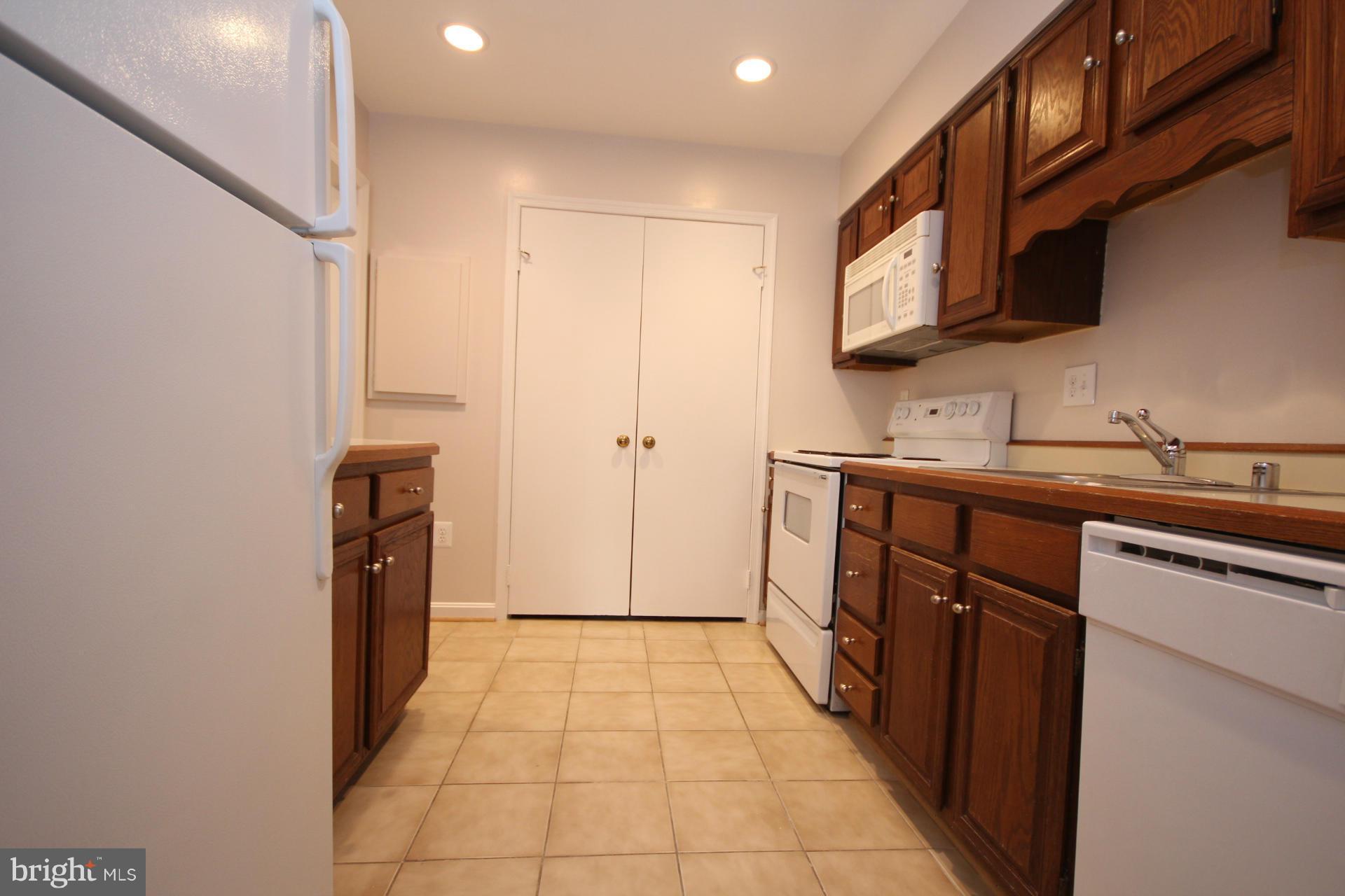 OLD BALLSTON SQUARE - Residential Lease