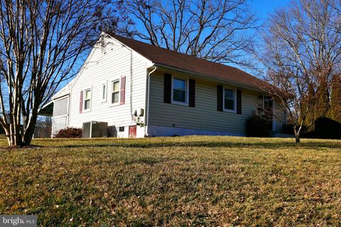 Homes For Rent - 7236 Pimmit Court<br/> FALLS CHURCH, VA 22043