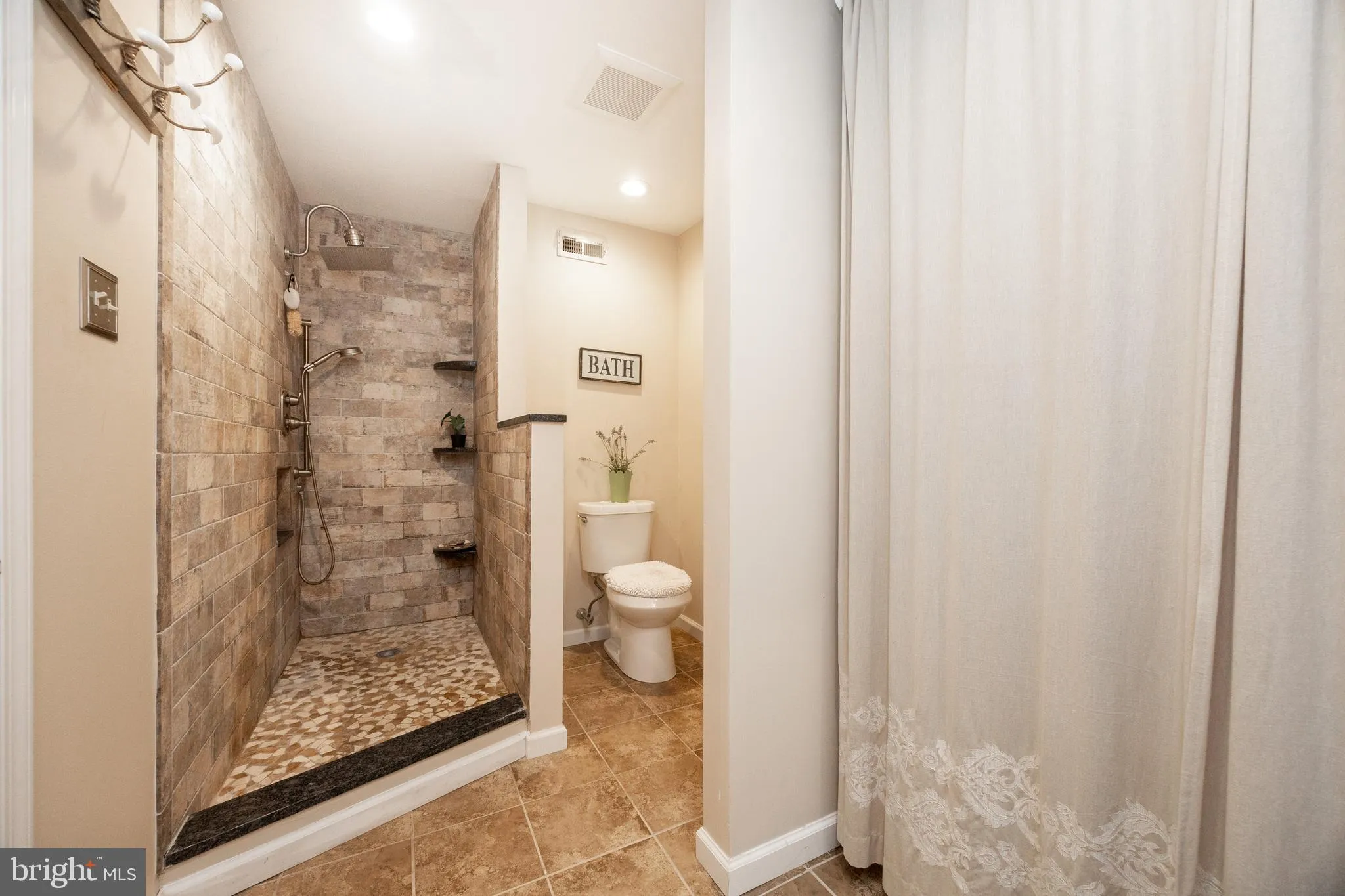 Glen Mills, Pennsylvania 19342, United States, 2 Bedrooms Bedrooms, ,2 BathroomsBathrooms,Residential,Active,94519