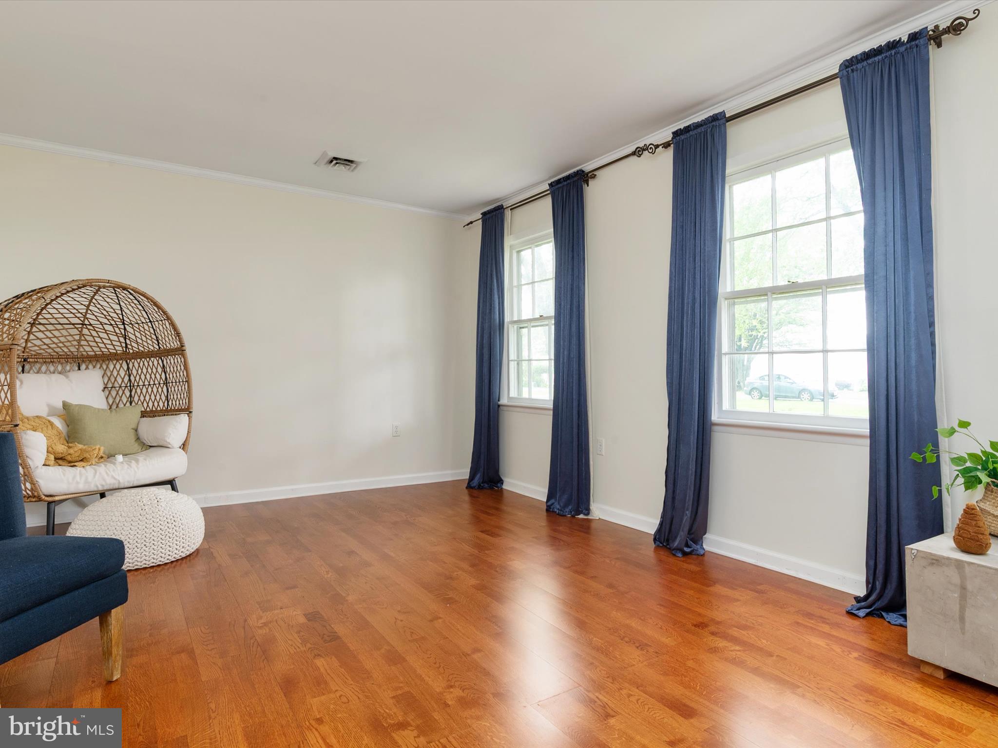 515 BAYSIDE DRIVE