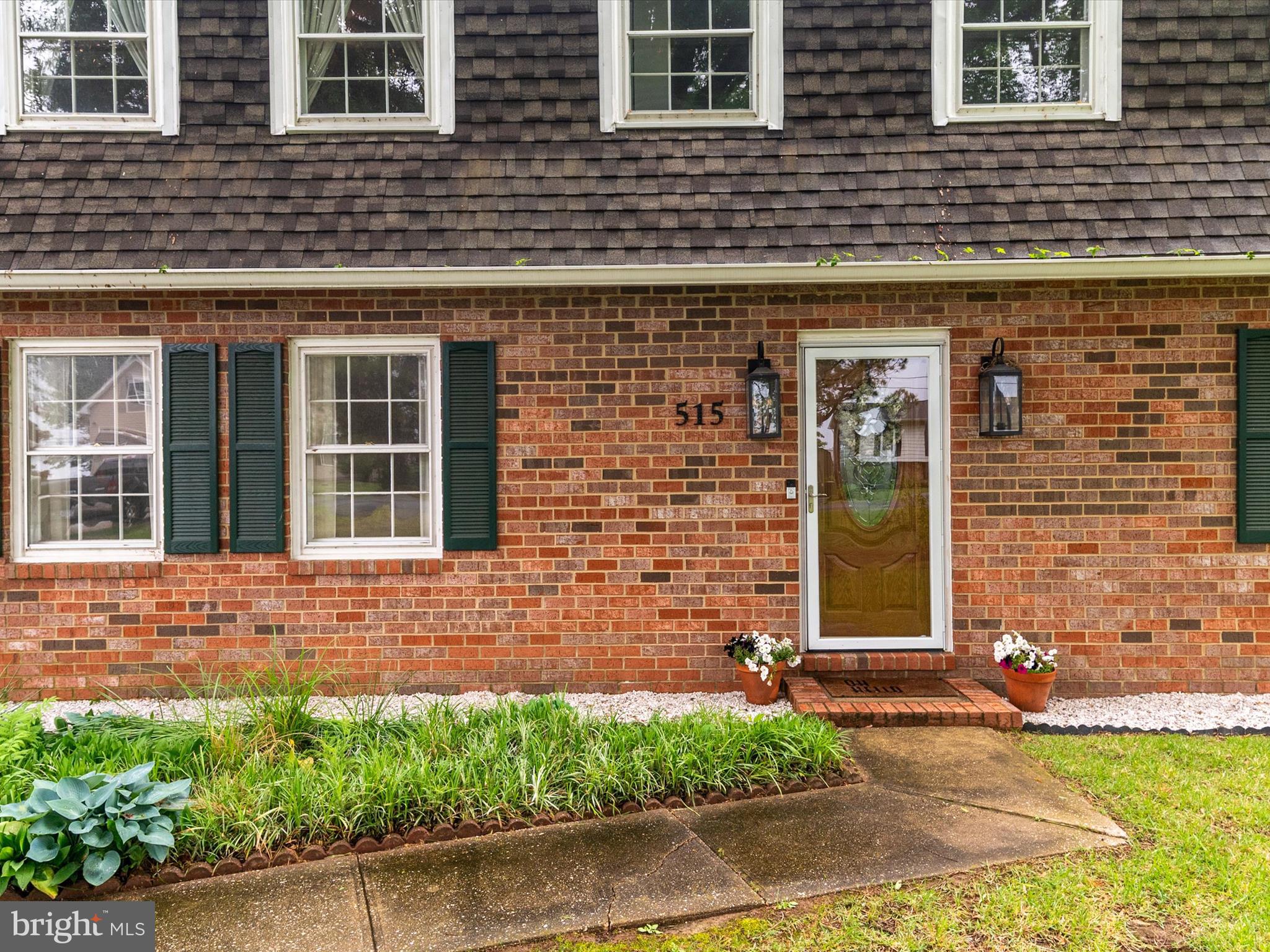 515 BAYSIDE DRIVE
