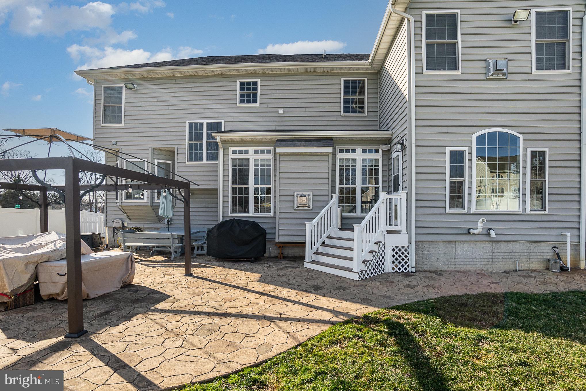 PRESTON MANOR - Residential