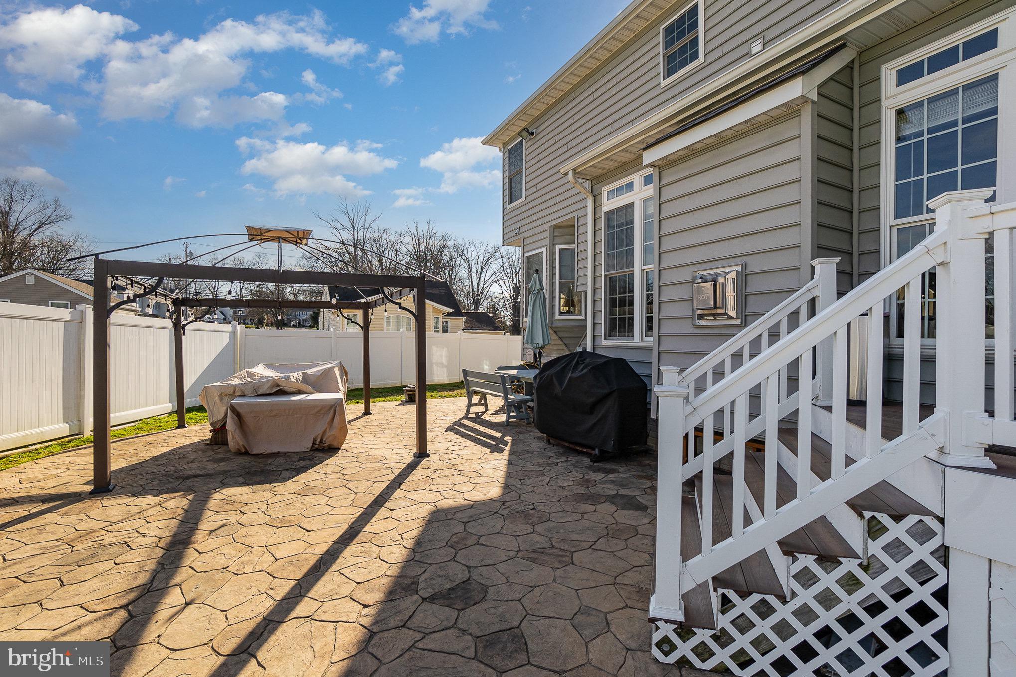 PRESTON MANOR - Residential