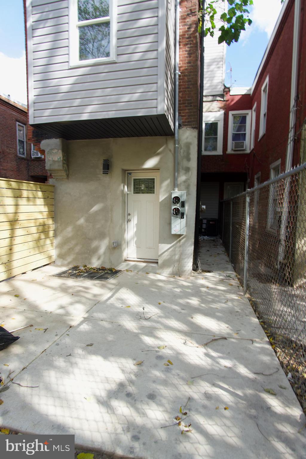 FAIRMOUNT - Residential Lease