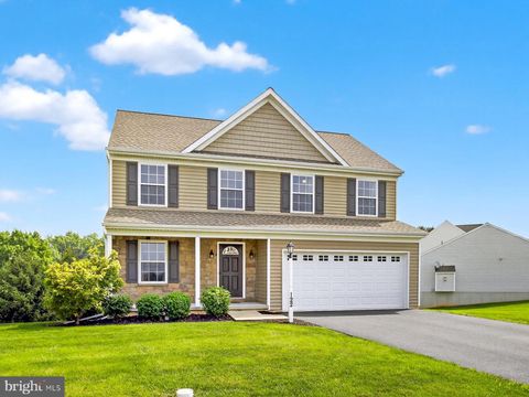 Photo of 122 Lakeside Crossing, MOUNT JOY, PA 17552 (MLS # PALA2073012)