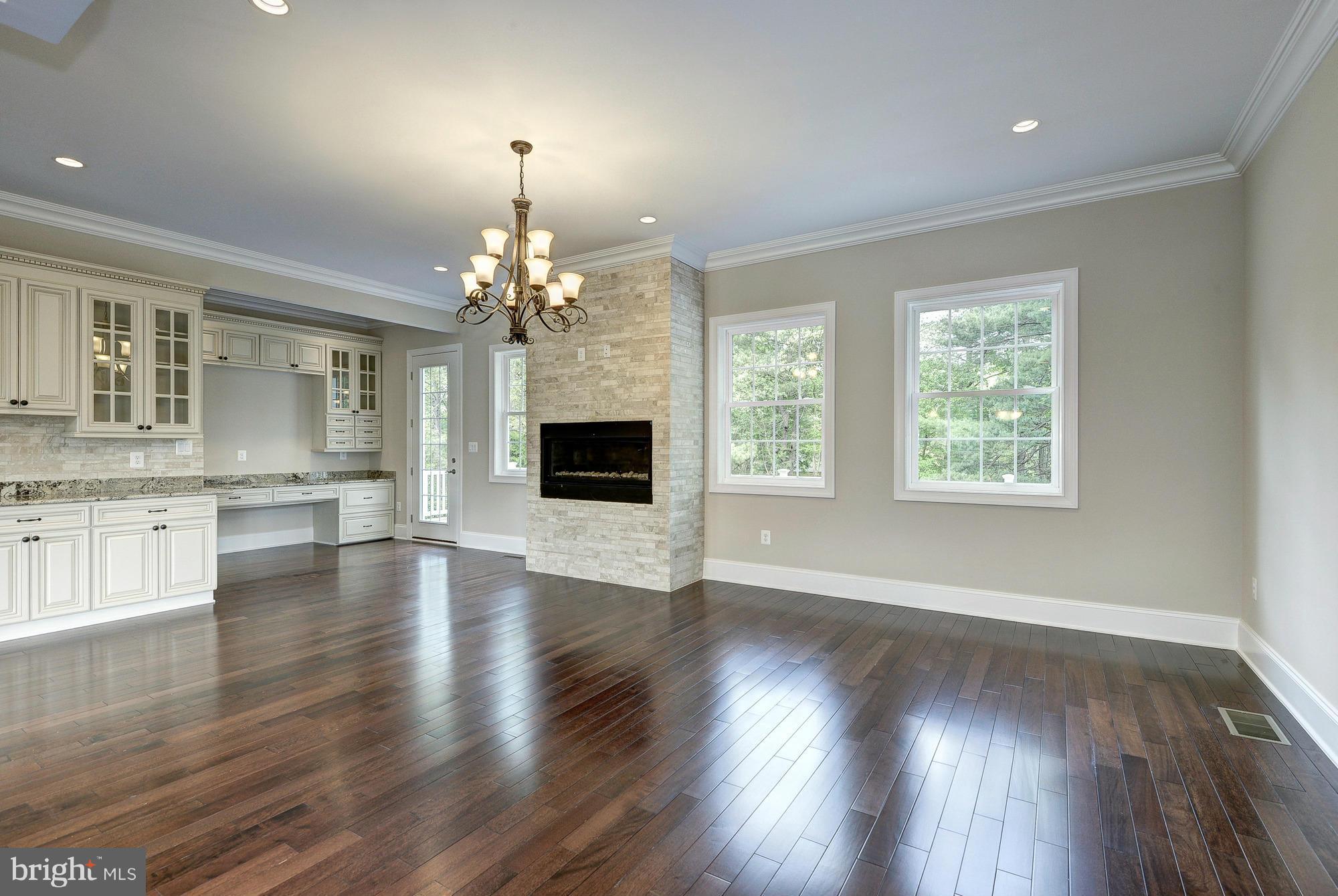 WOODSIDE ESTATES - Residential