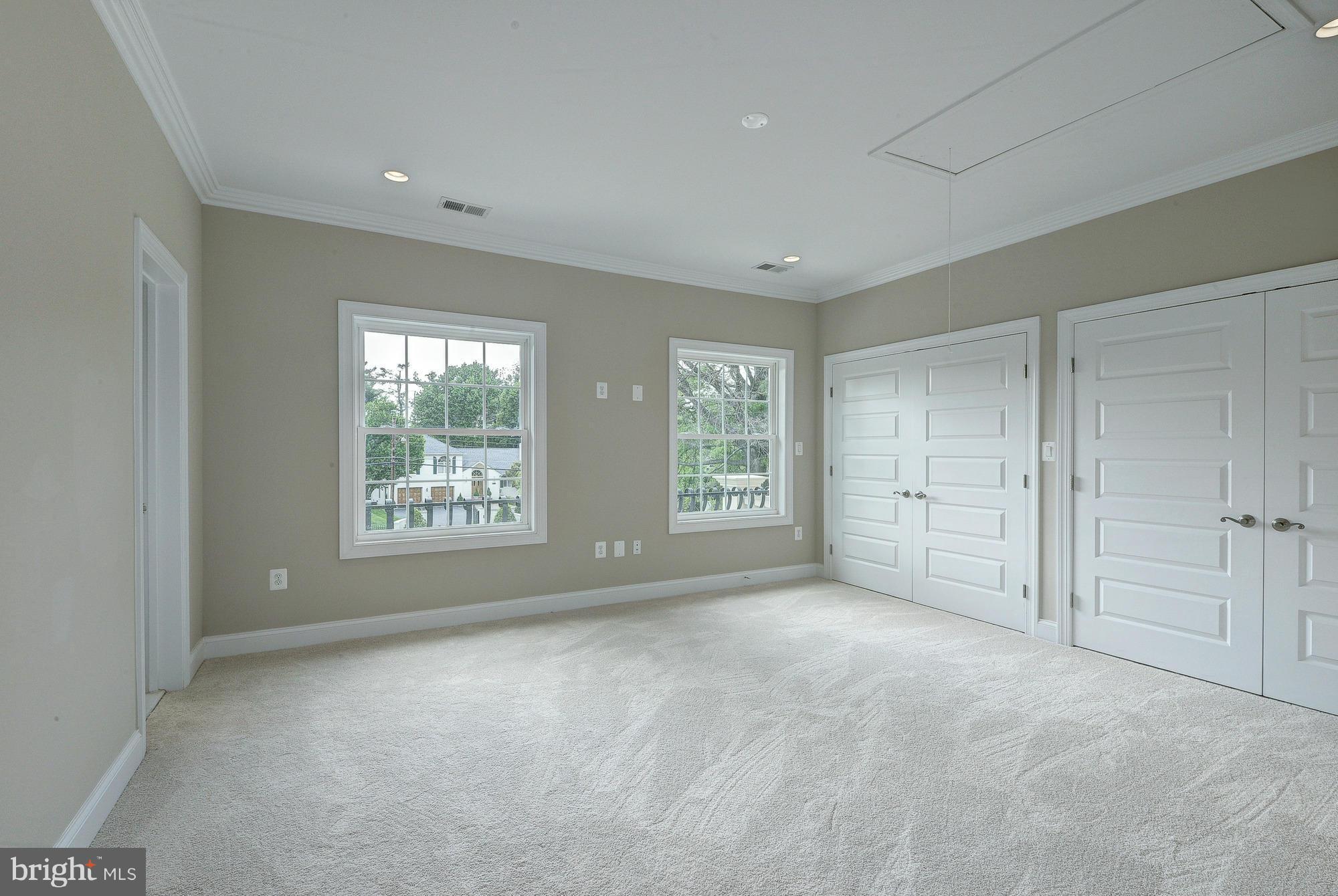 WOODSIDE ESTATES - Residential