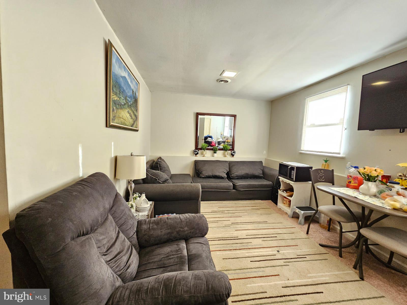 2433 YARMOUTH COURT