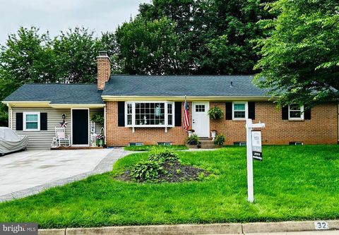 32 HAMILTON TERRACE DRIVE HAMILTON VA 20158