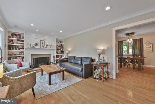 32 HAMILTON TERRACE DRIVE